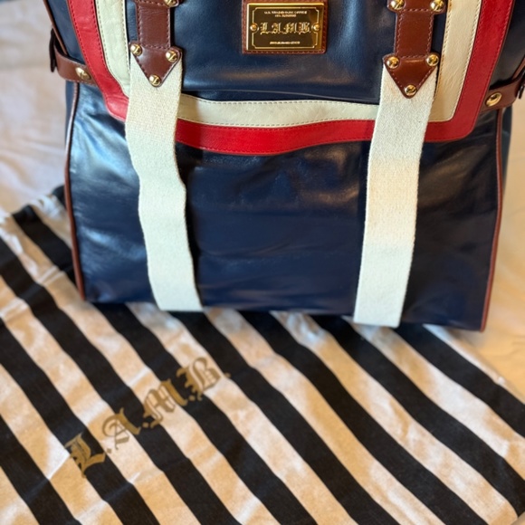 L.A.M.B - Picture 4 of 8